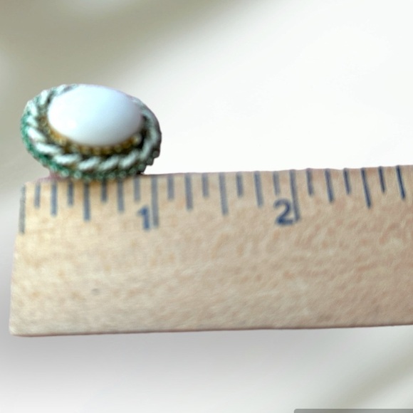 Vintage Deco White w Braided Gold Plate Clip On Earrings - Picture 2 of 3